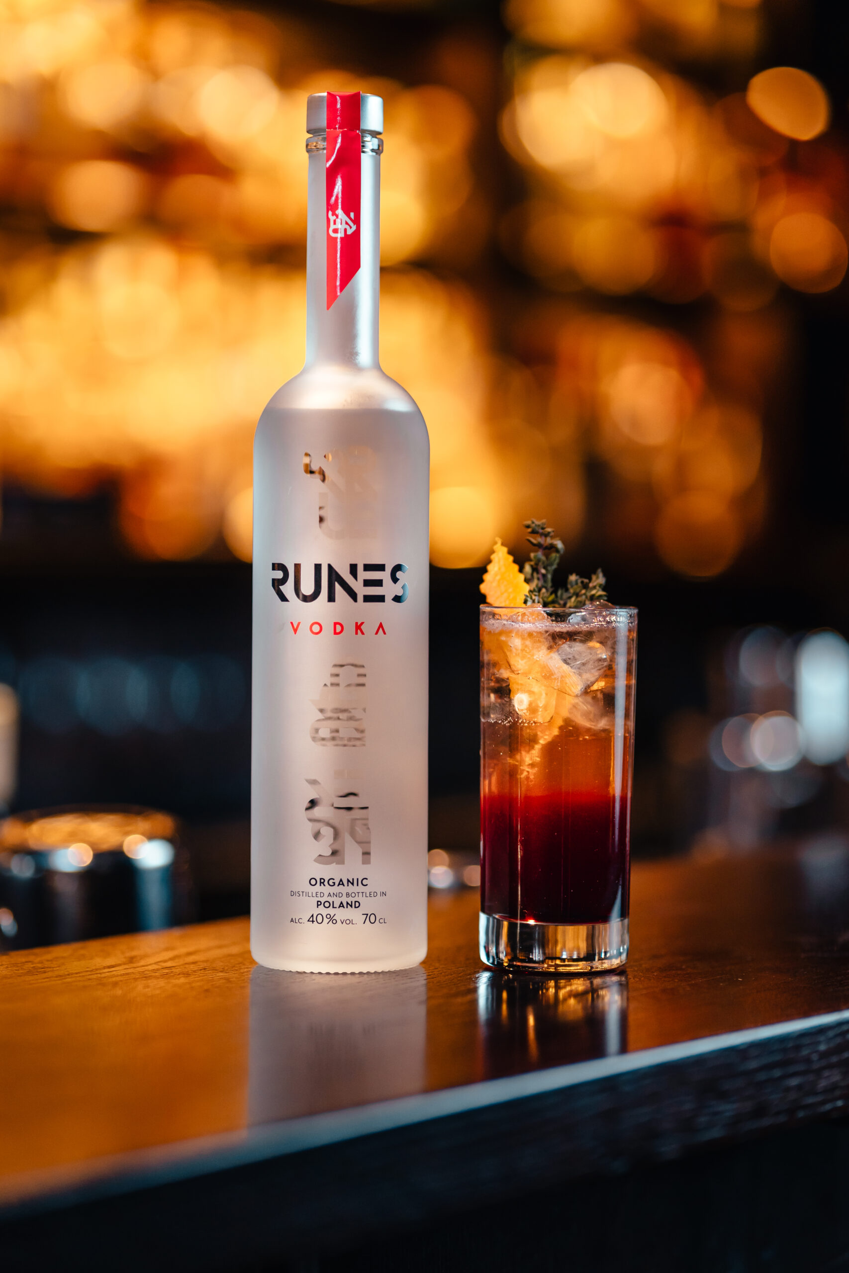A delicious fruity composition with RUNES Vodka in the form of a cocktail. Only high quality ingredients make the vegan RUNES signature drink Red Sparkle a unique taste experience.